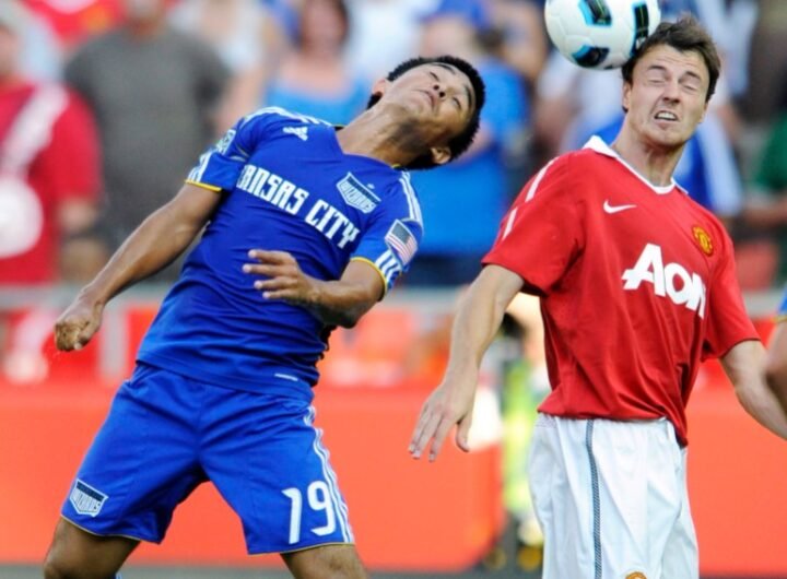 Kansas City Wizards' forward Sunil Chhetri (L) knocks a header into Manchester United's midfielder Tom Cleverley during the second half of the Wizards' win in their friendly soccer match at Arrowhead Stadium in Kansas City, Missouri July 25, 2010. REUTERS/Dave Kaup (UNITED STATES - Tags: SPORT SOCCER)