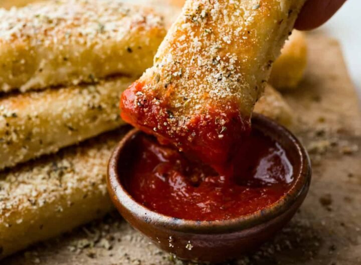 Pizza Hut Breadsticks | The Recipe Critic